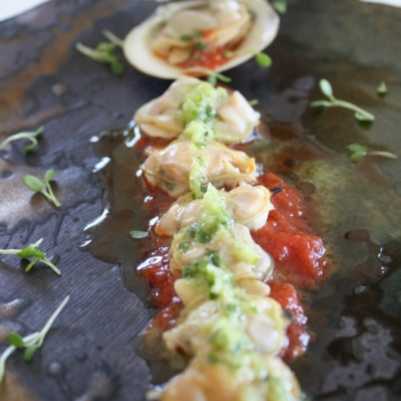 Clams with Tomato and Garlic